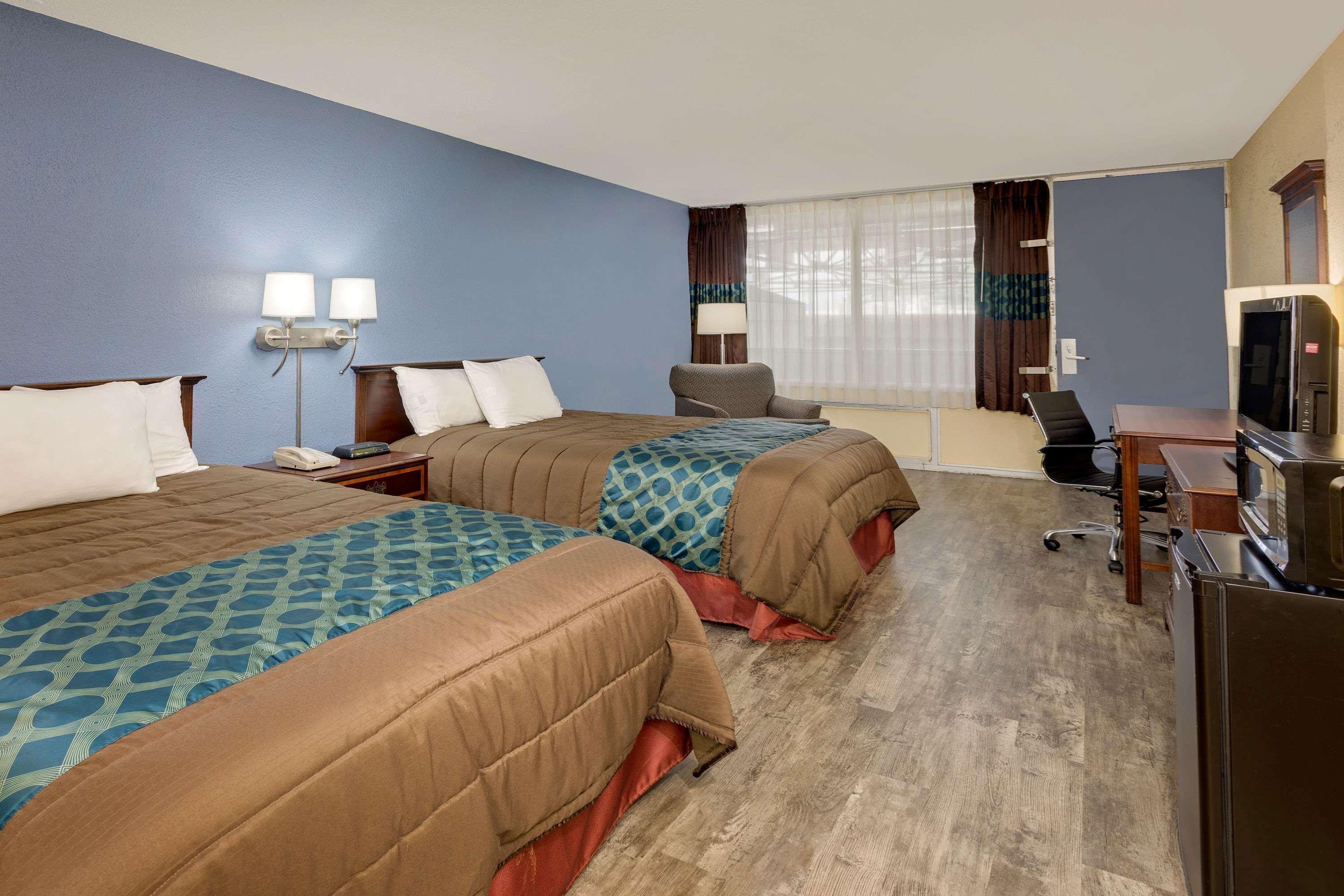 Days Inn By Wyndham Montgomery Near Aum Exteriér fotografie