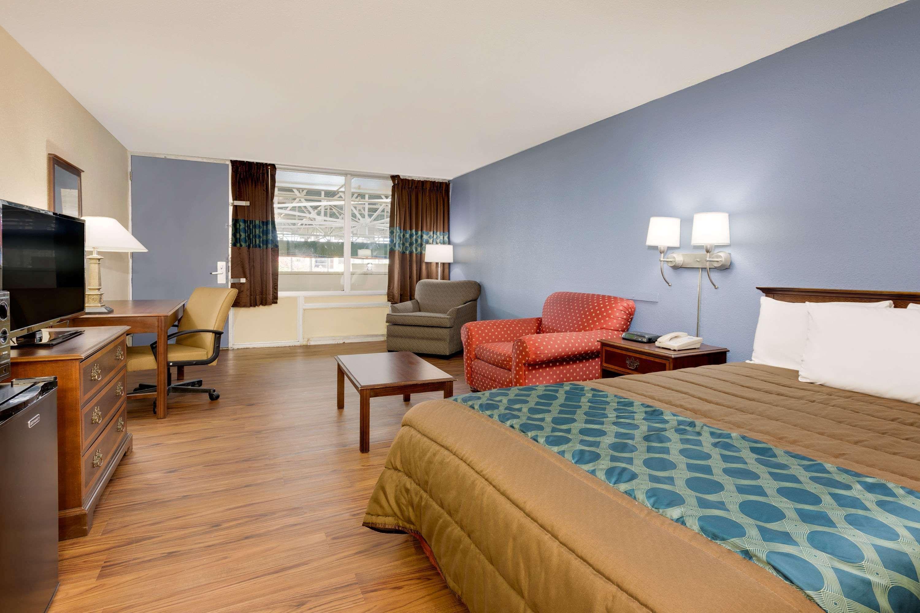 Days Inn By Wyndham Montgomery Near Aum Exteriér fotografie