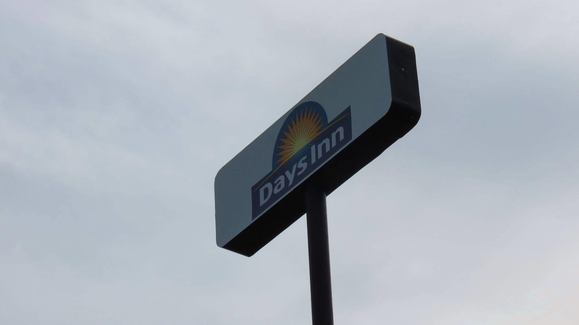 Days Inn By Wyndham Montgomery Near Aum Exteriér fotografie
