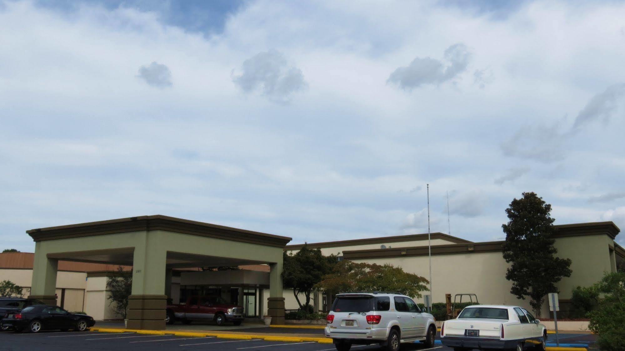 Days Inn By Wyndham Montgomery Near Aum Exteriér fotografie