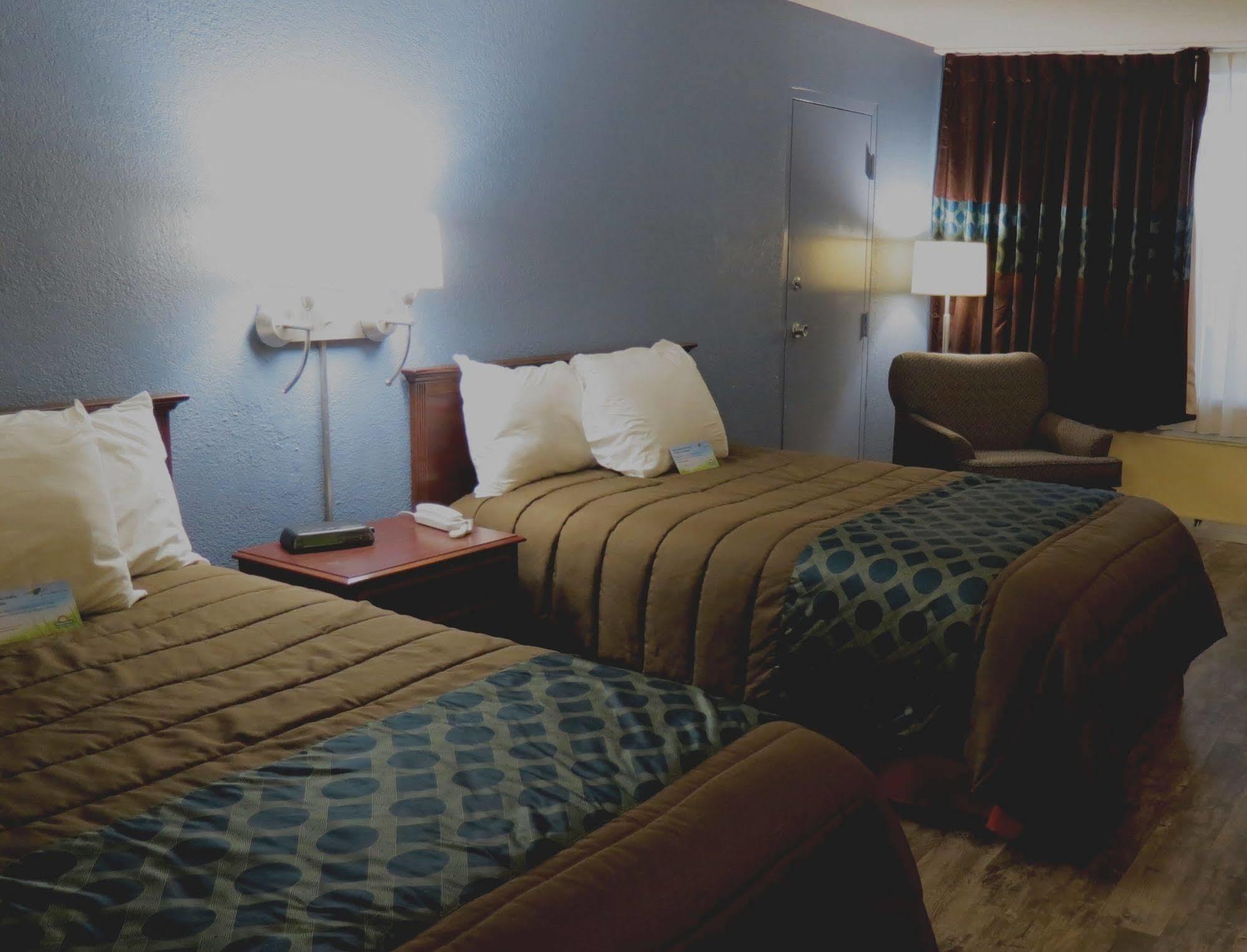 Days Inn By Wyndham Montgomery Near Aum Exteriér fotografie