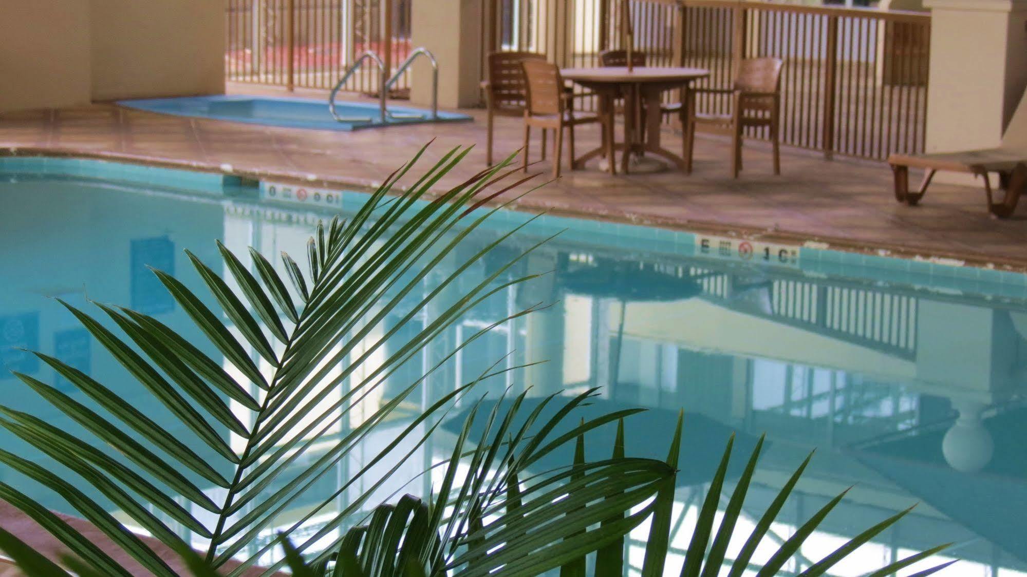 Days Inn By Wyndham Montgomery Near Aum Exteriér fotografie